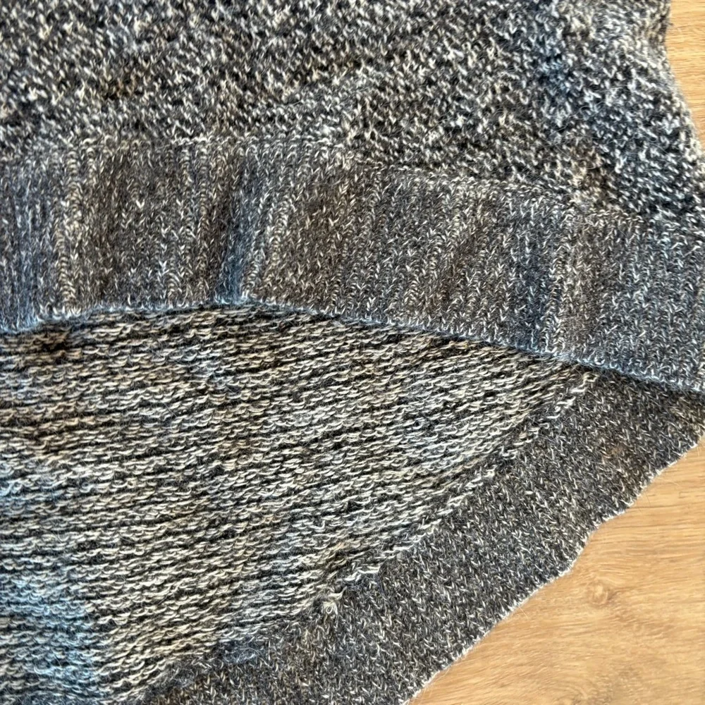 ** Theory Wool Sweater Hi Lo Heathered Black Crew small